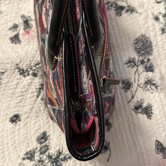 DOONEY & BOURKE Disney COLLECTION The Rescuers Tote - Picture 11 of 14